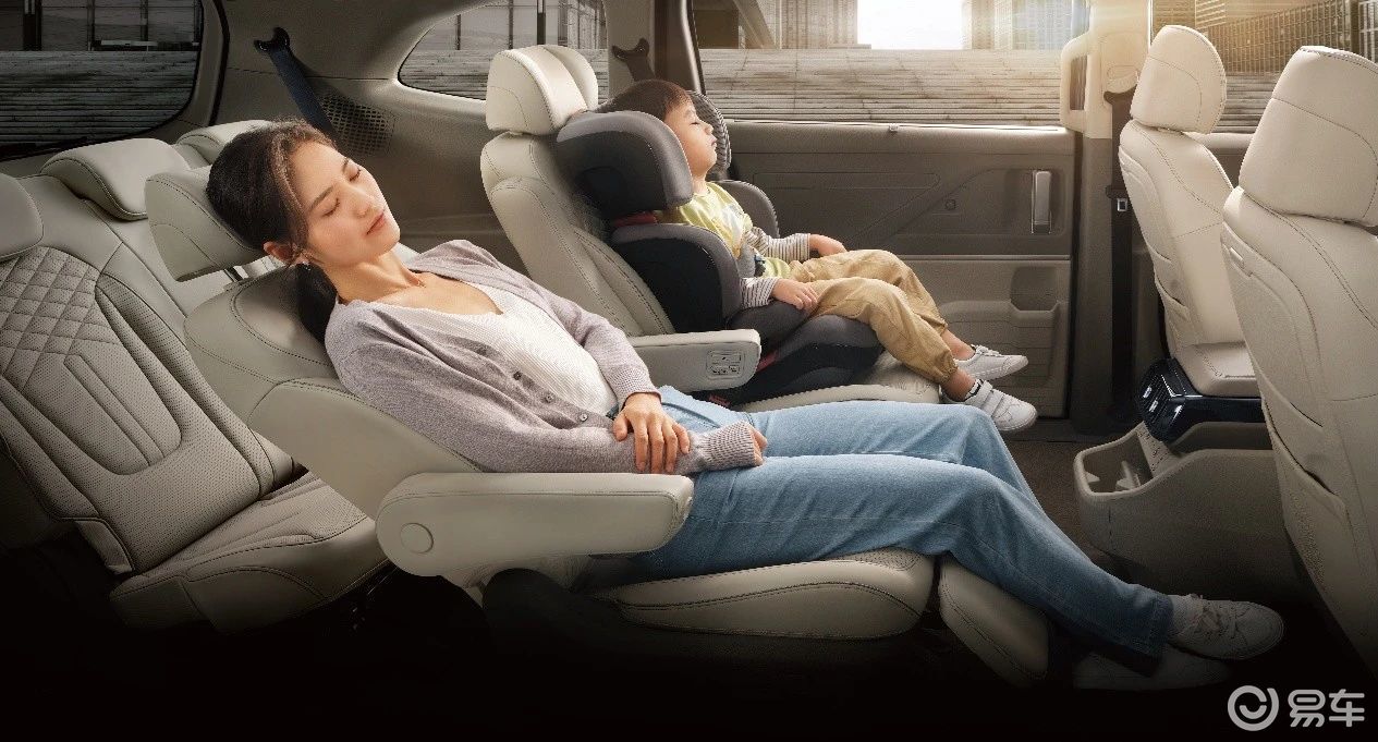 别买伪7座SUV了,14万的库斯途才是合资真三排