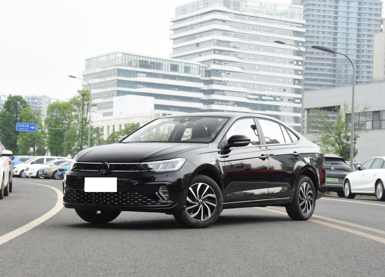 上汽大众朗逸新锐出众版出众新逸版相较于现款新逸版售价降低了2万元