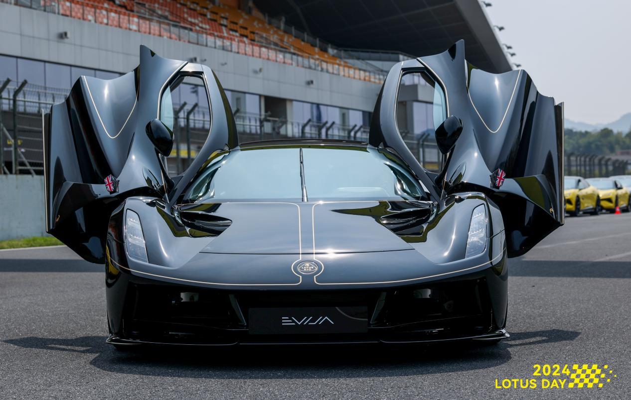 evija坚持"让驾驶回归驾驶"_易车