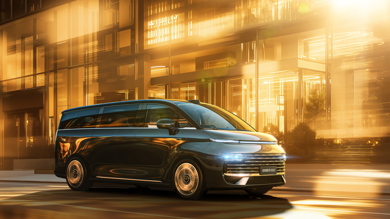 百变空间 AI加持 吉利银河V900超级AI增程技术发布