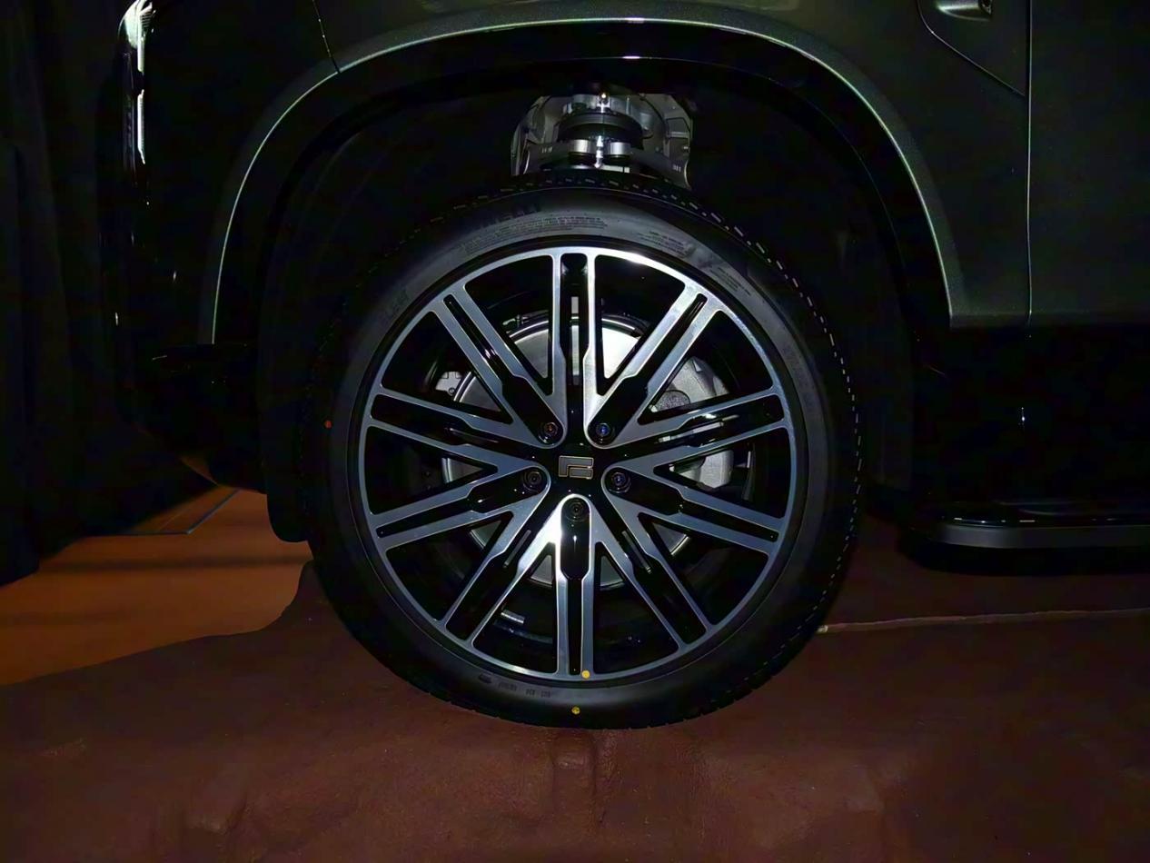 专注于户外场景！极石ADAMAS剑走偏锋，是否值得入手？