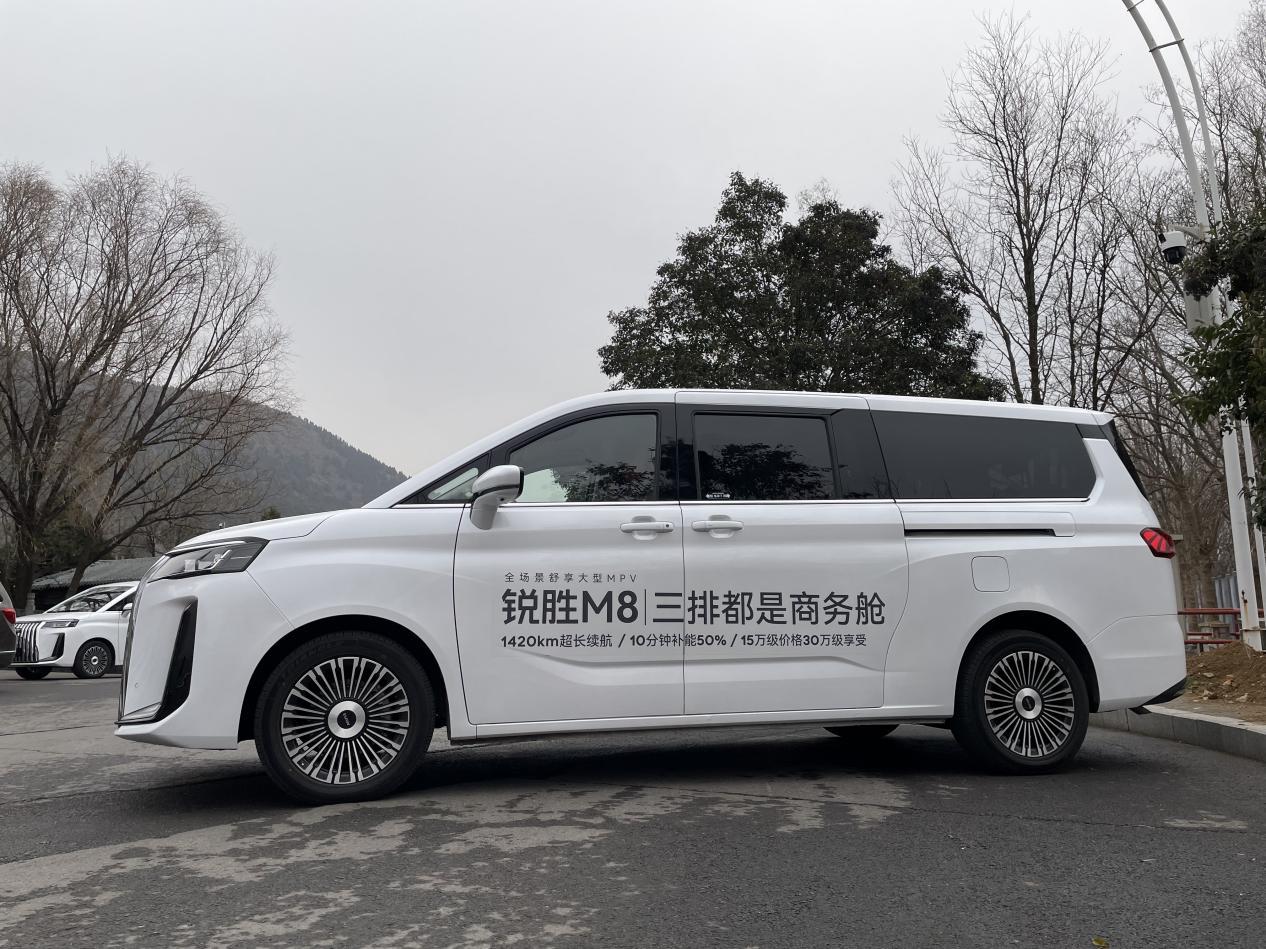 一台车如何满足家庭与商务的双重需求？试驾锐胜M8增程版