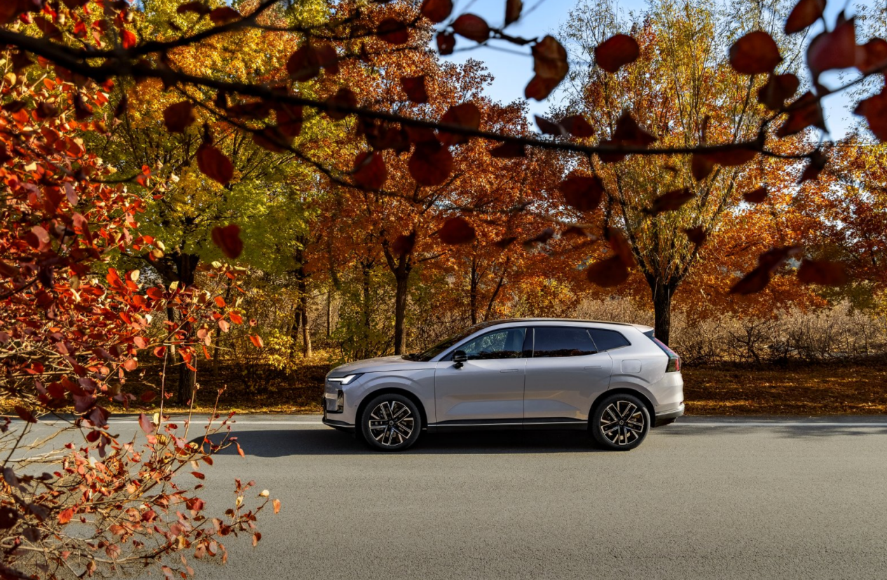 当德系驾控遇智能超混,全新XC70和全新Q5L谁更出色?