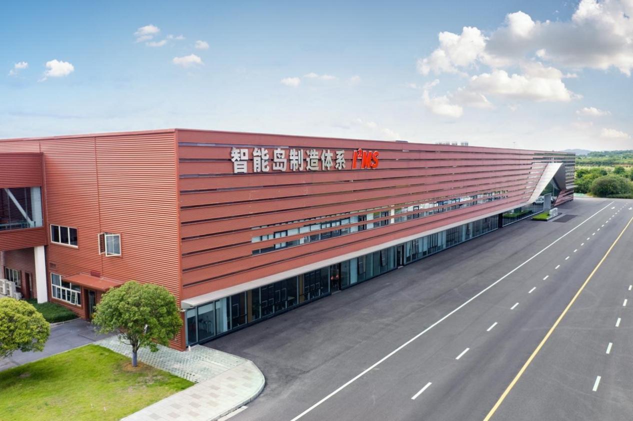 上汽通用五菱与华为合作车型华境S落地领航级智能工厂