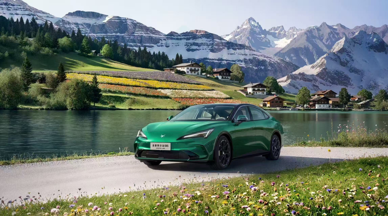 极狐全新阿尔法S5上市补贴价9.98万起