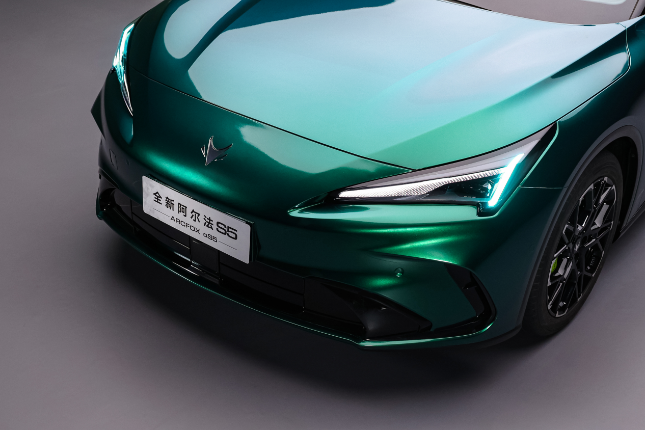 极狐全新阿尔法S5上市补贴价9.98万起