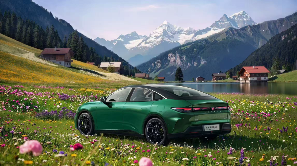 极狐全新阿尔法S5上市补贴价9.98万起