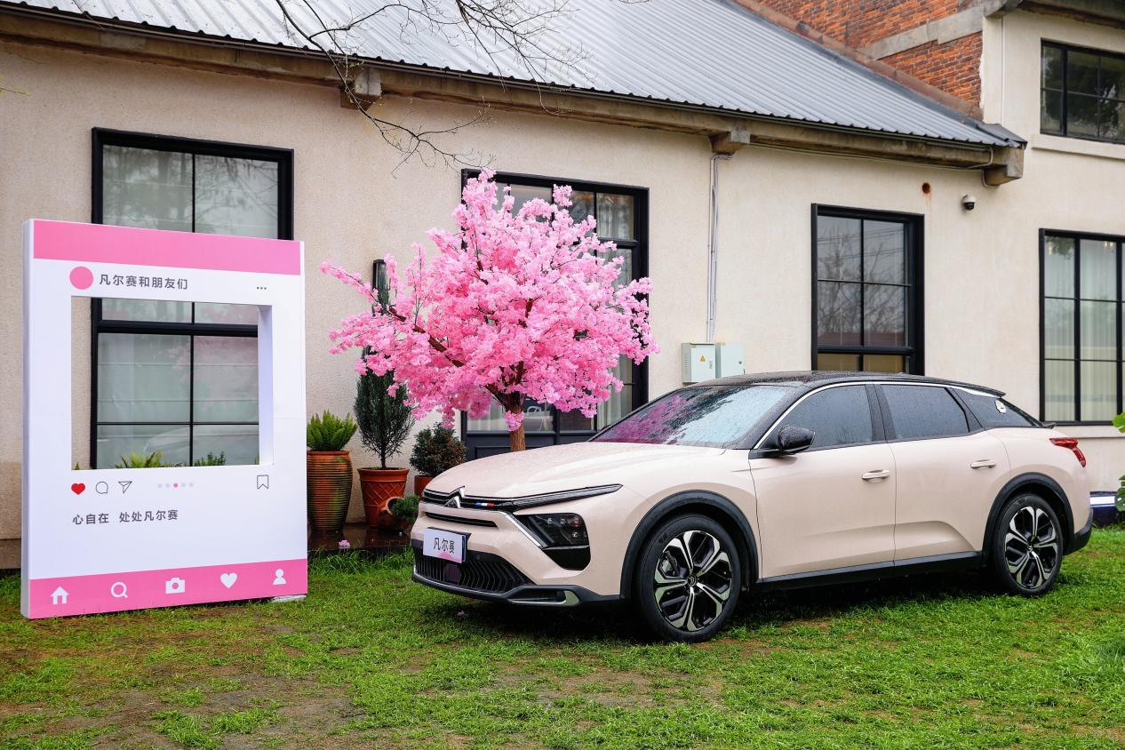 东风雪铁龙新款凡尔赛C5 X自在上市