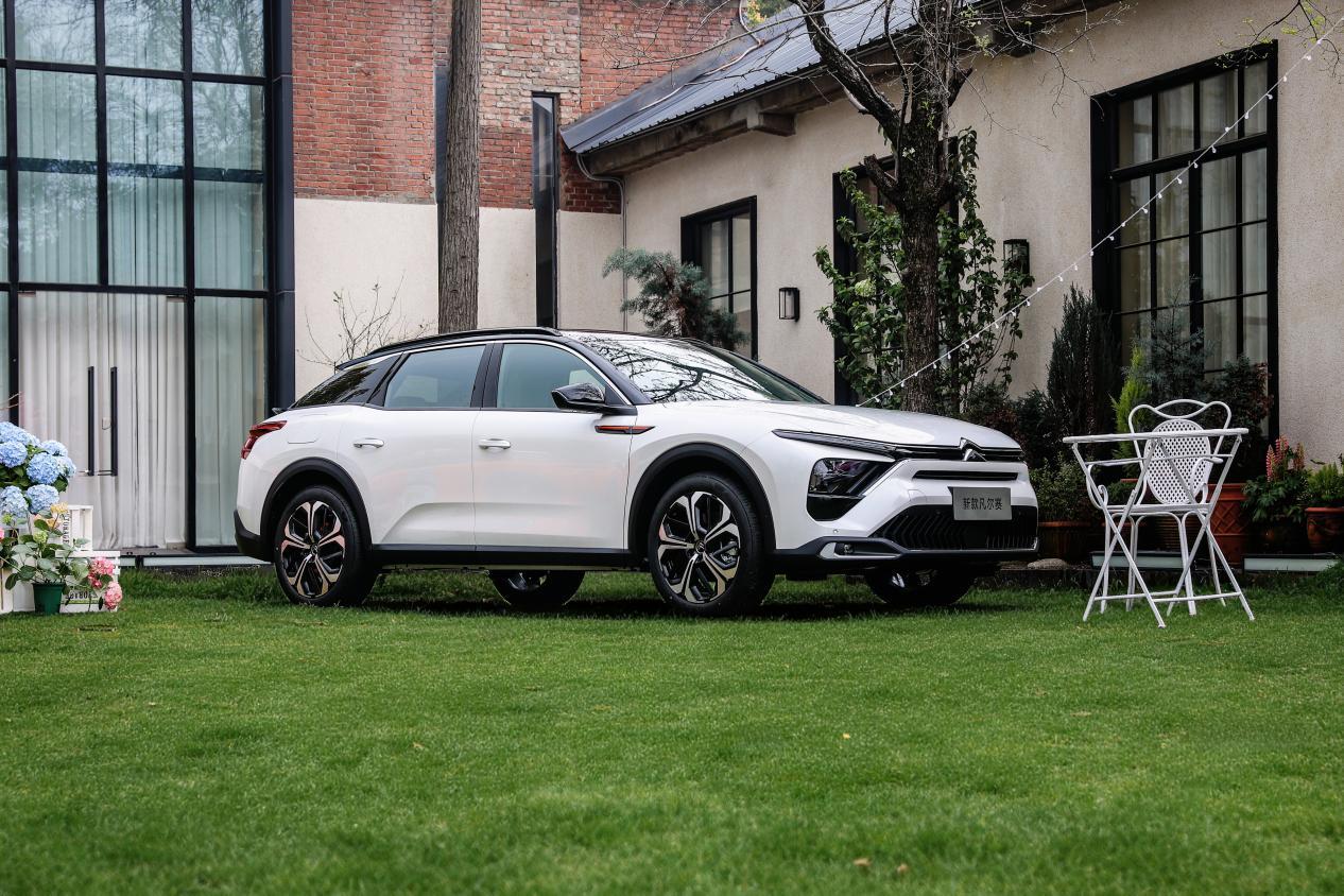 东风雪铁龙新款凡尔赛C5 X自在上市