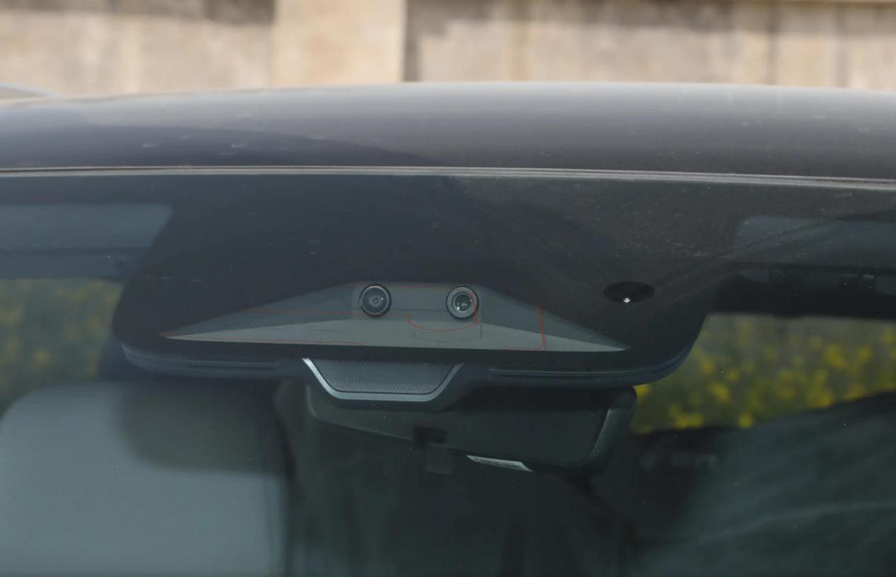 比亚迪宋Ultra EV,双球头麦弗逊+五连杆