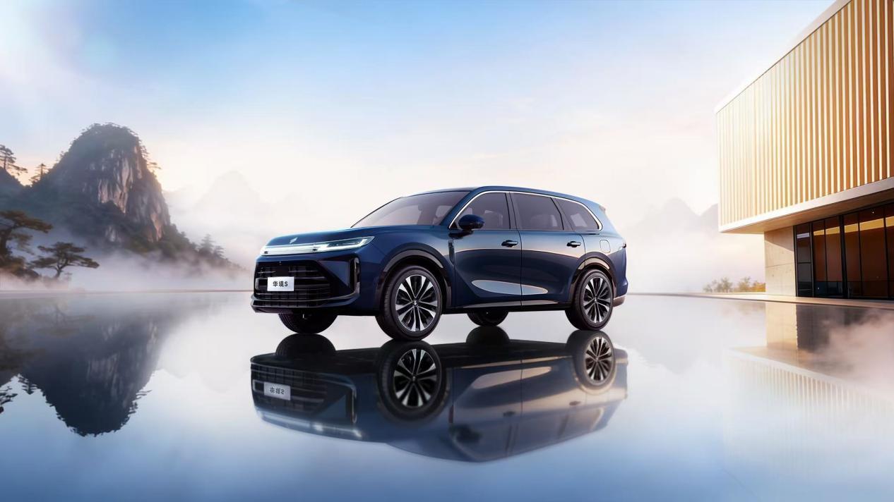 五菱×华为:一台“不喊高端”的大六座,能打吗?