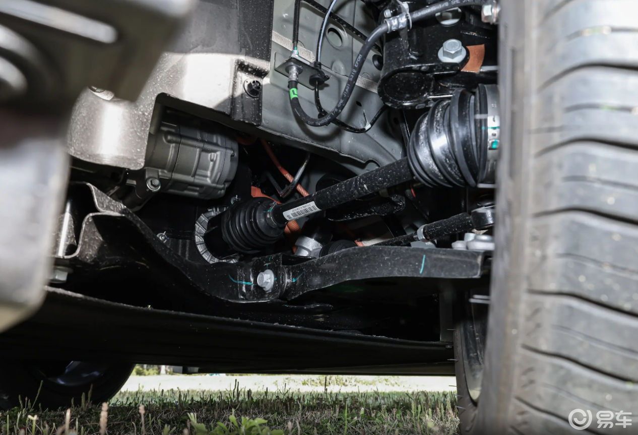 空间、舒适与性能都要,长安启源A06和小鹏M03怎么选?