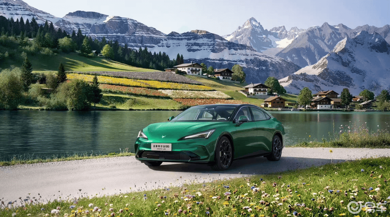 极狐全新阿尔法S5上市 补贴价9.98万起