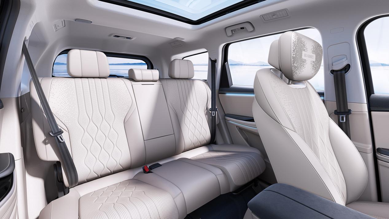 星途揽月不仅营造了宽裕,舒适的二排空间_易车