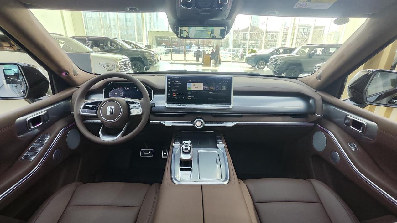 坦克700新能源内饰-后排-充电-易车