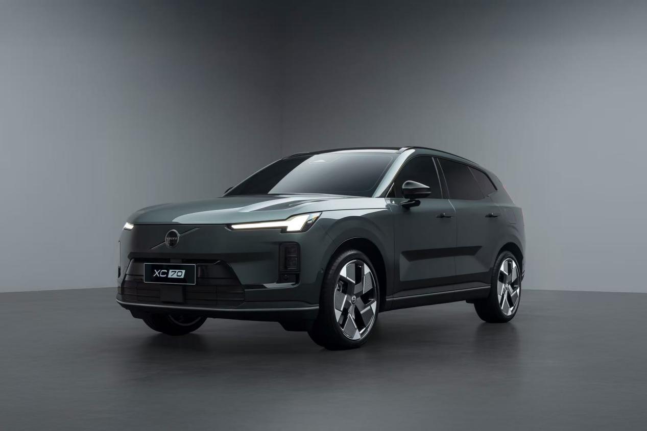 全新沃尔沃XC70：用北欧美学重新定义豪华混动SUV未来