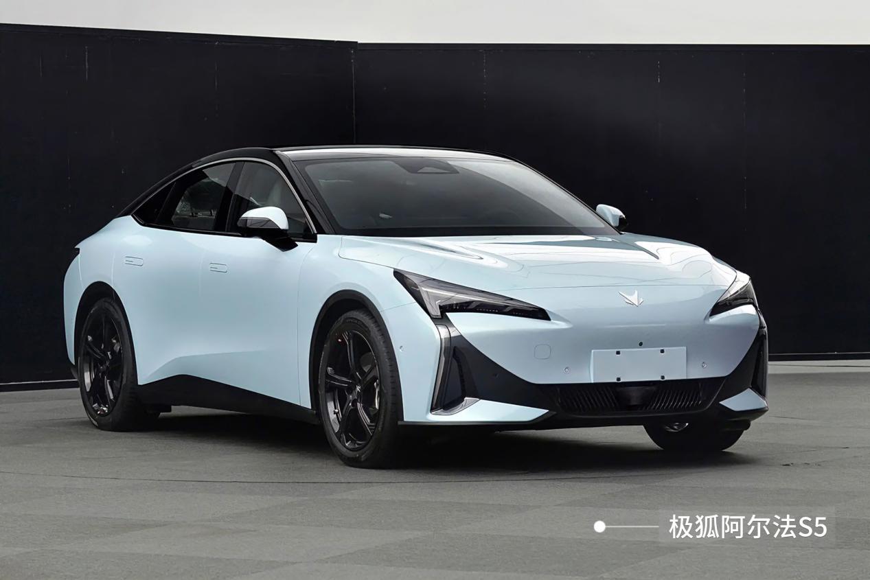 让数据说话，看看日产N7和极狐阿尔法S5谁更值？