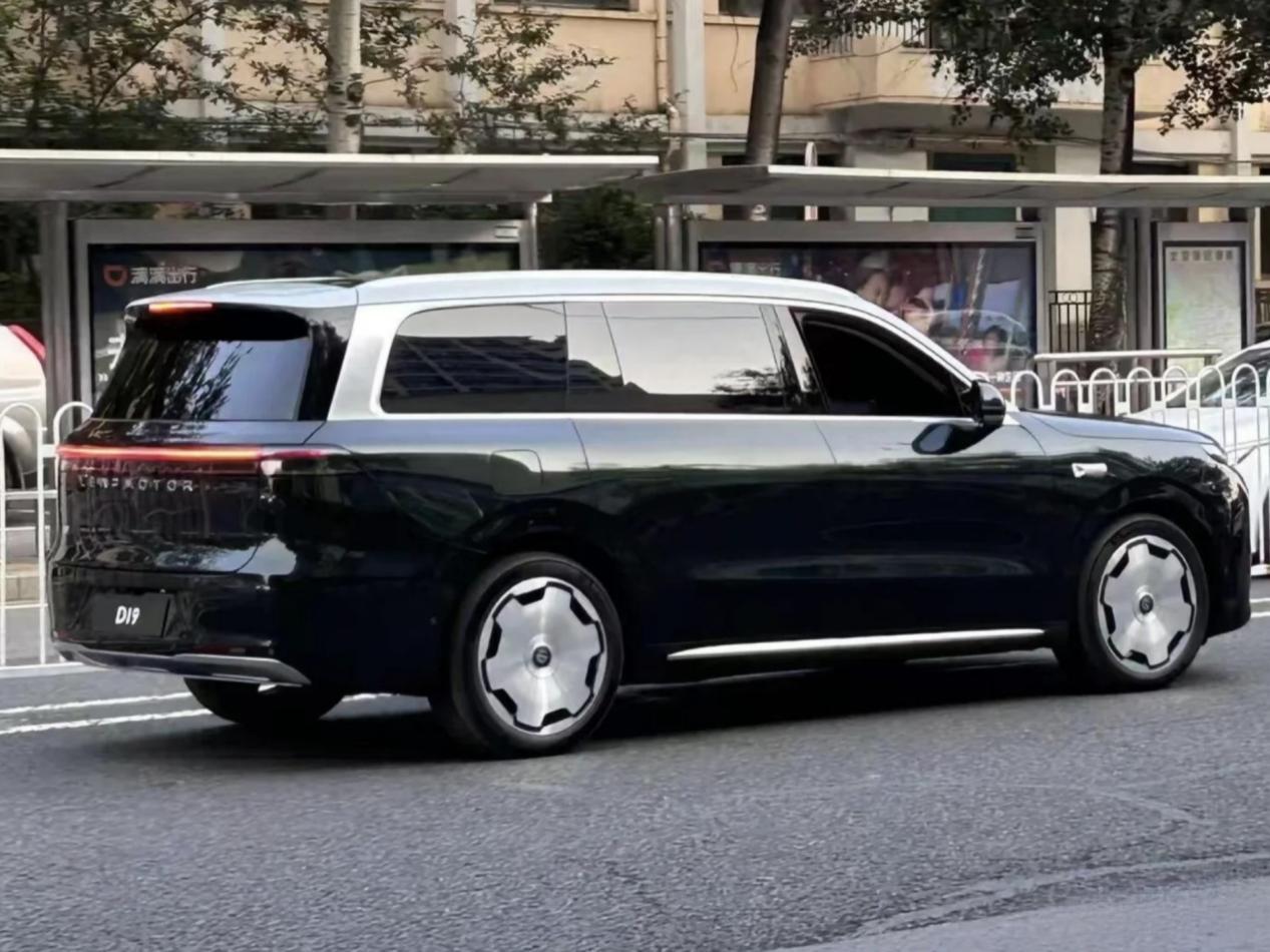 零跑D19亮相，不到20万的大六座旗舰SUV，又来掀桌子