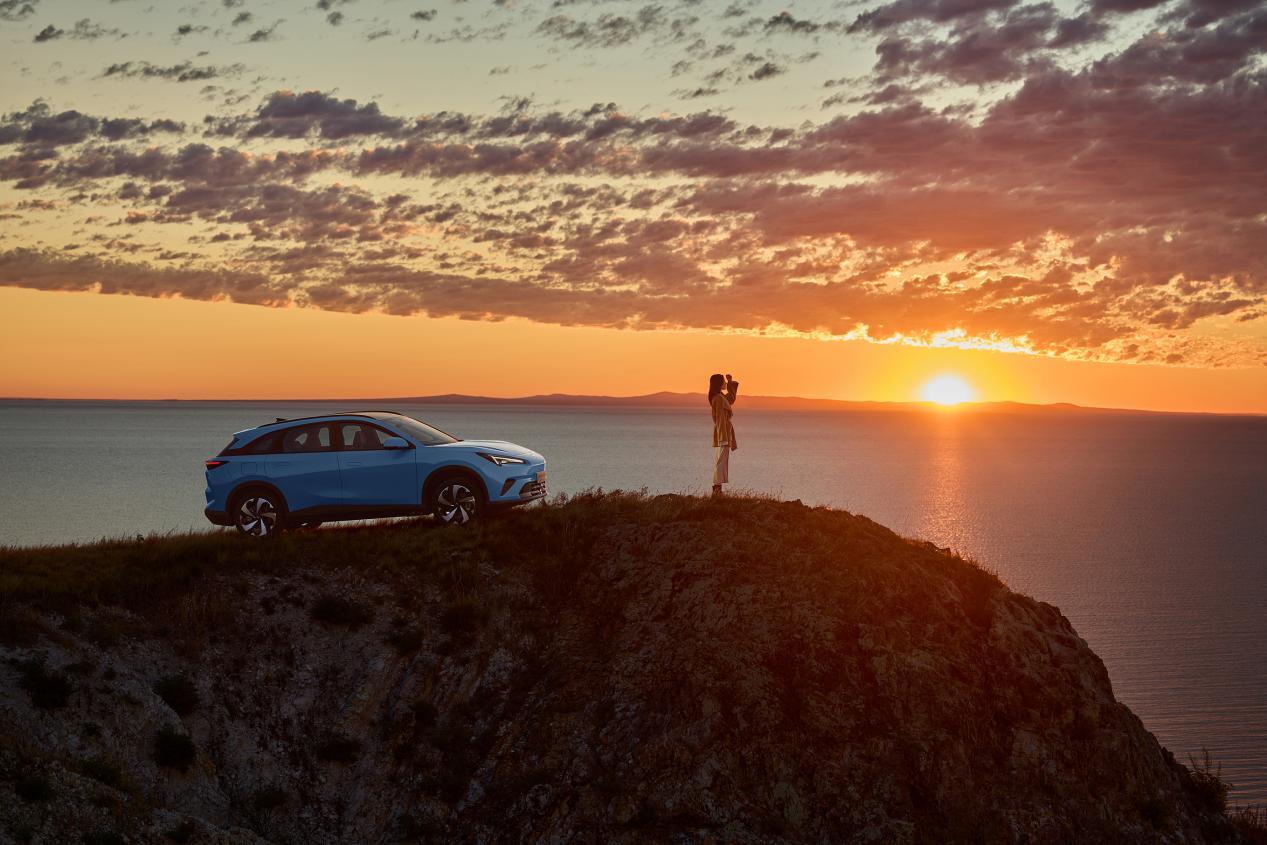 极狐阿尔法T5对比比亚迪元PLUS,谁才是更明智的选择?