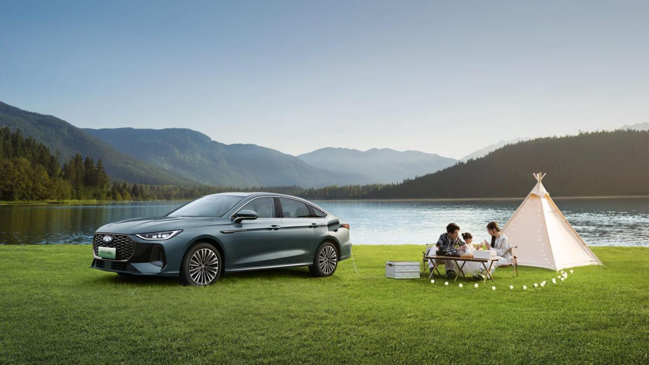 十万级混动家轿的终极对决 风云A8L和秦L你怎么选？