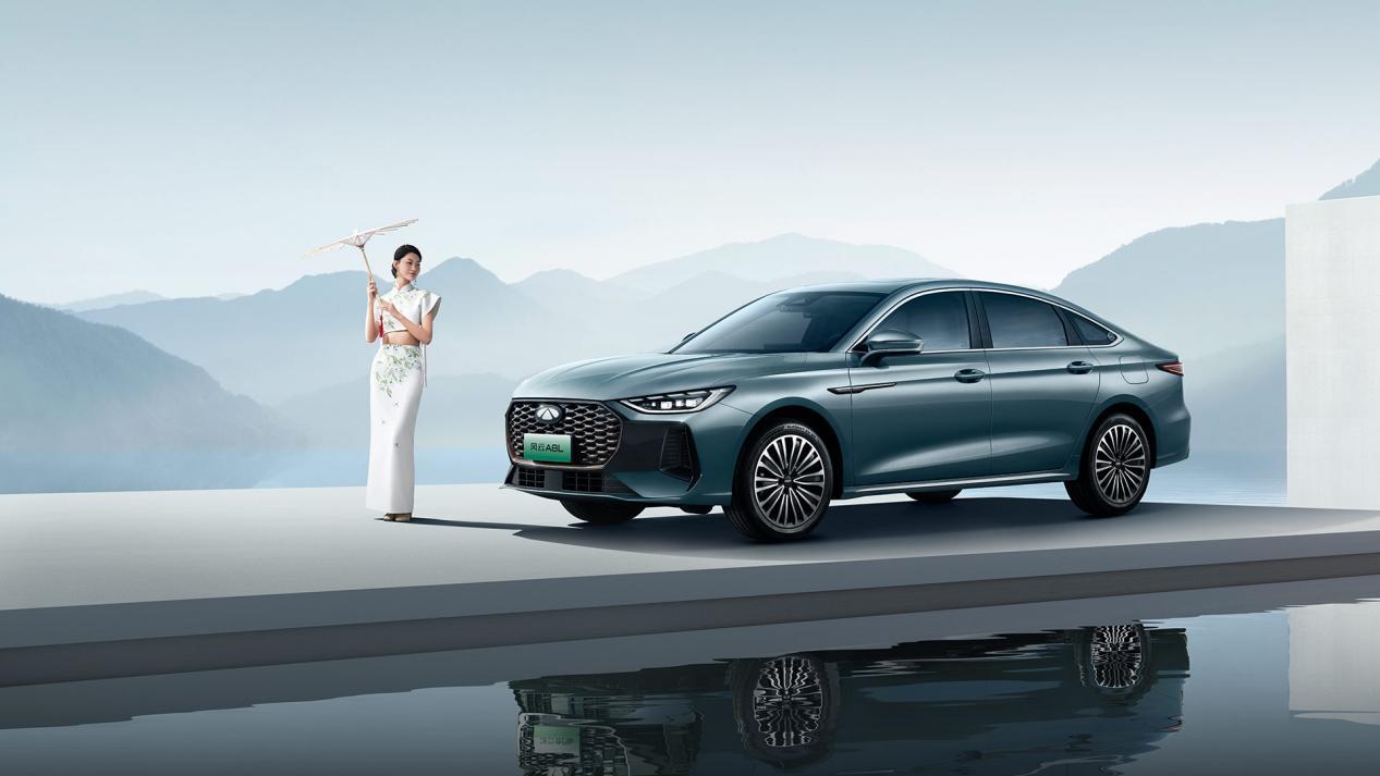 十万级混动家轿的终极对决 风云A8L和秦L你怎么选？