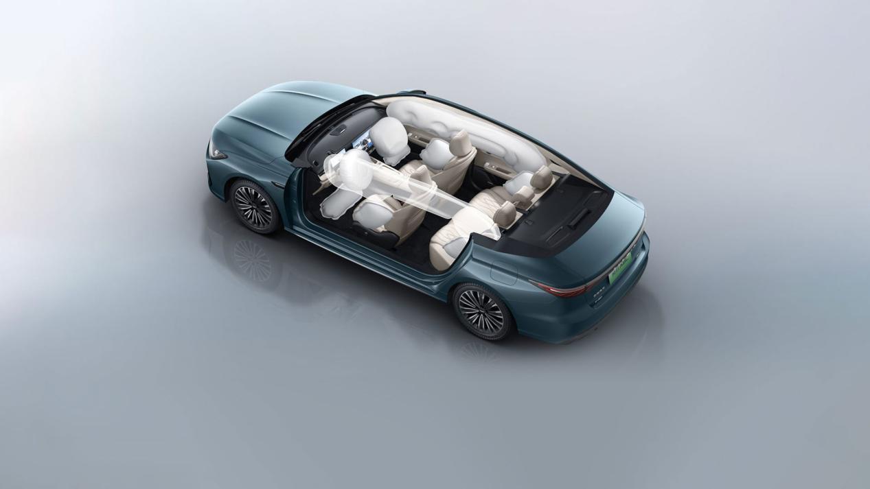 十万级混动家轿的终极对决 风云A8L和秦L你怎么选？