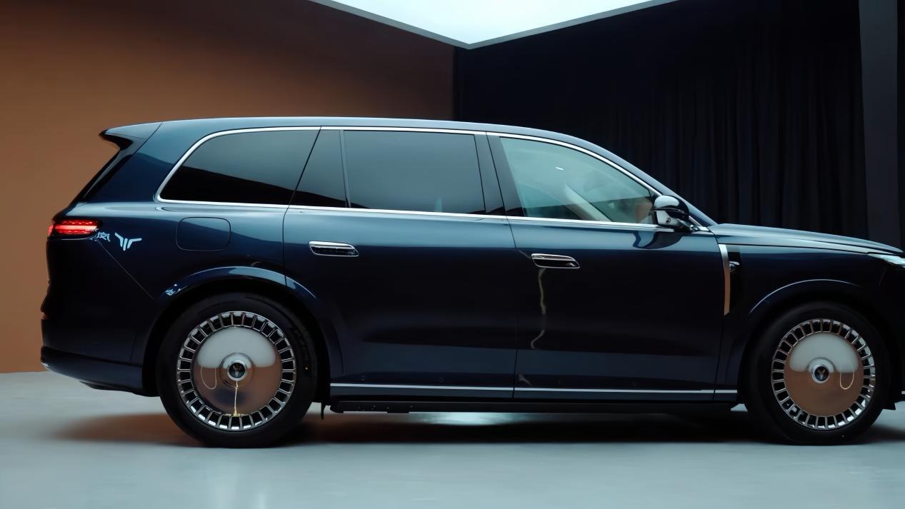 50 万级旗舰再添新选?岚图泰山 11 月 18 日上市