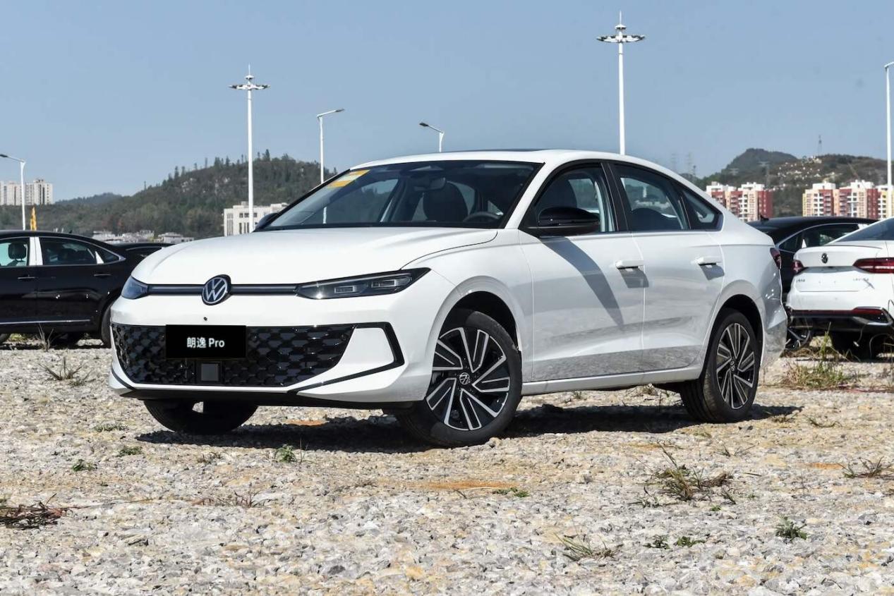 朗逸Pro换代，两种外观，标配12.9英寸屏+7安全气囊