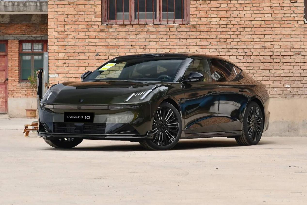 领克10 EM-P上新，全系1.5T+三电机四驱