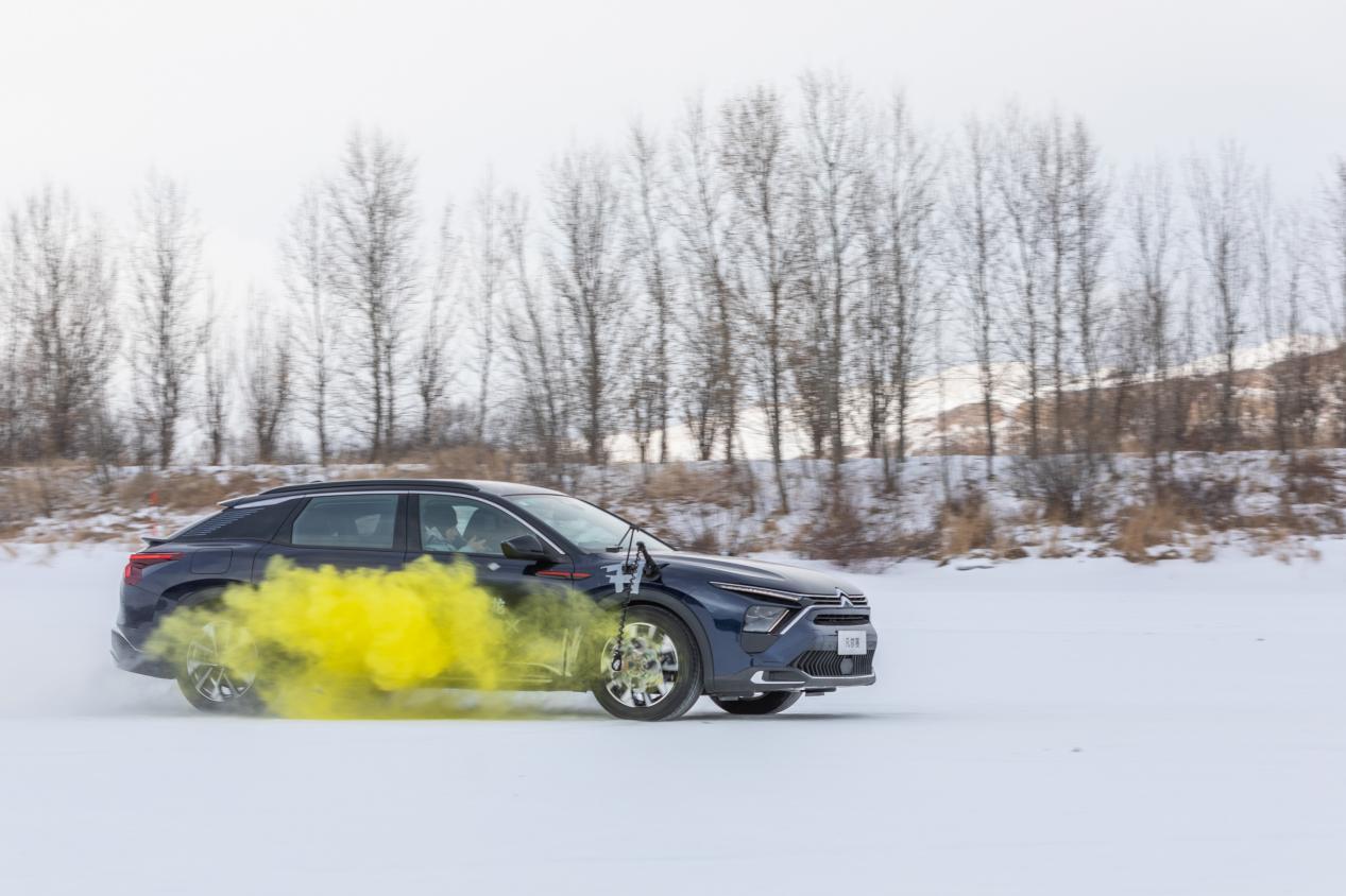 凡尔赛C5 X与508L斩获2025极寒驾控安全验证证书