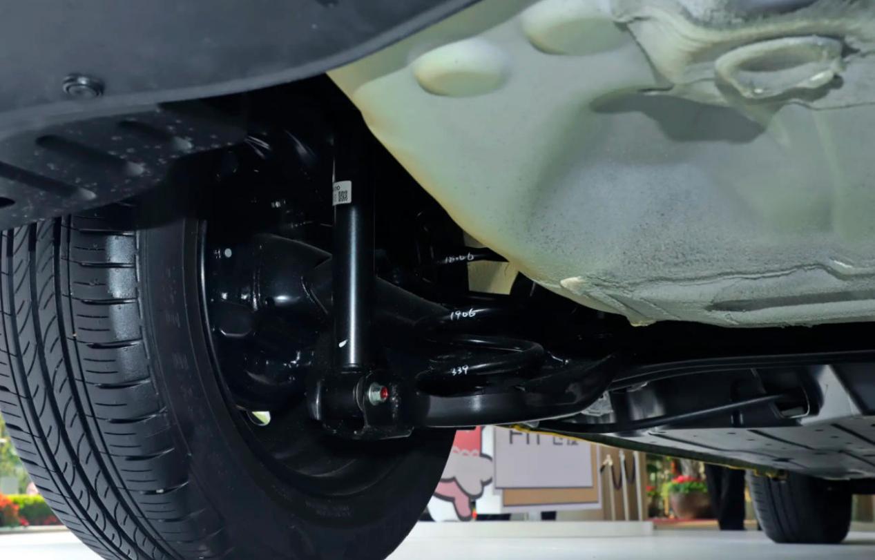 飞度对比星愿,价格接近,为何销量差10000倍