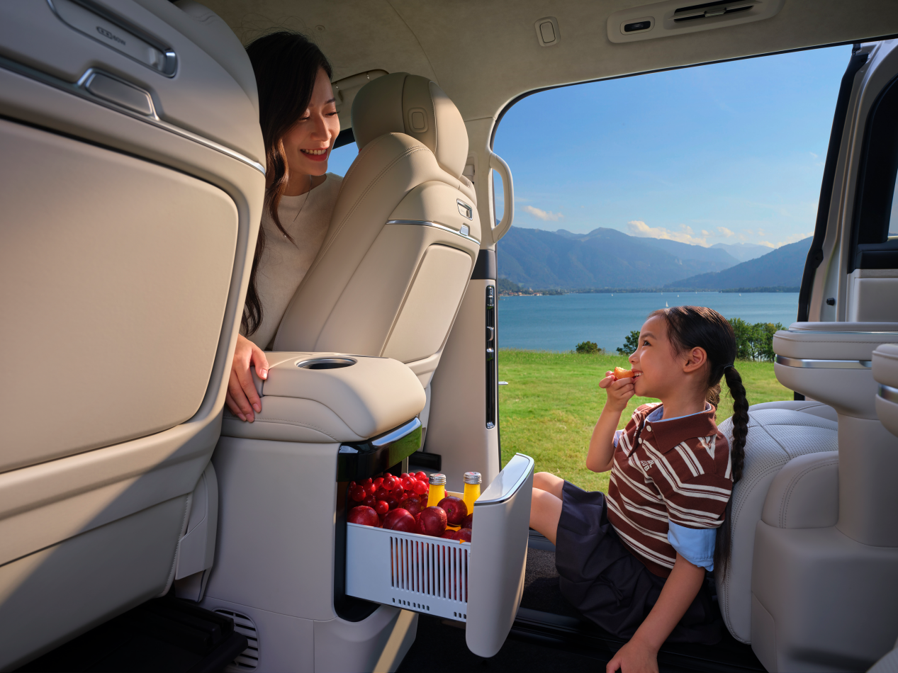 限时26.98万起大家庭出行最优选 吉利银河V900上市