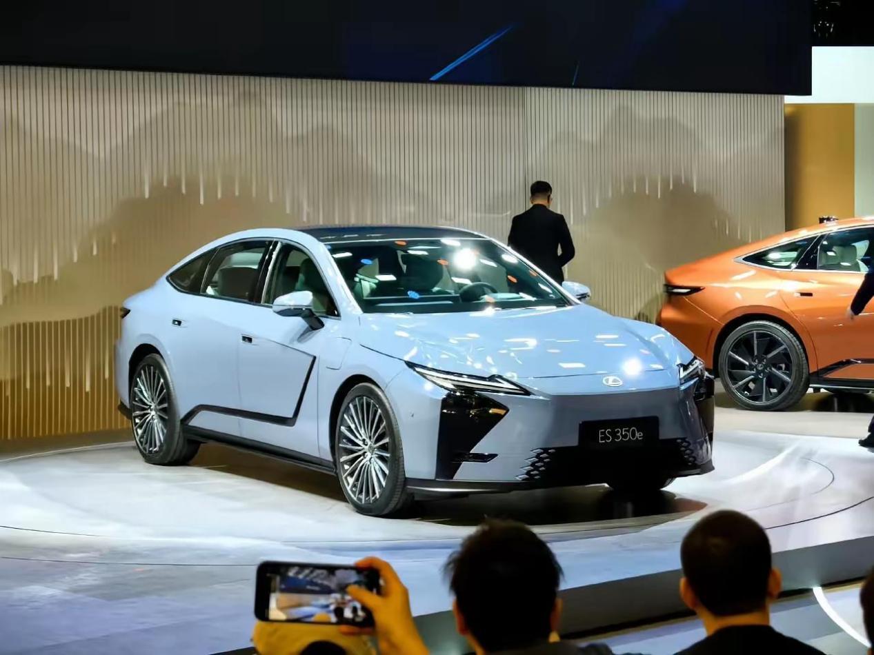 全新雷克萨斯ES将于4月上市，电动化再推进，内外大升级
