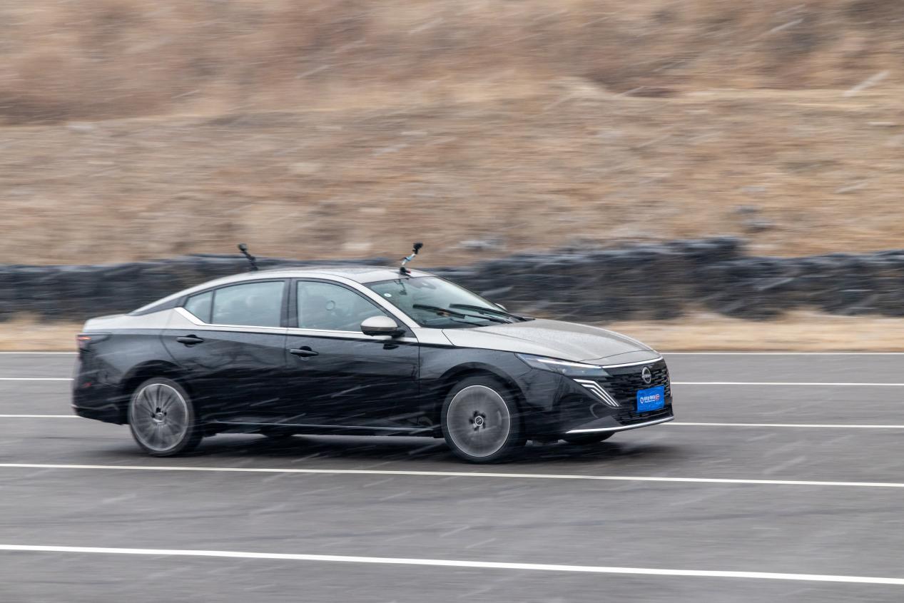 超出预期!鸿蒙燃油车赛道实测