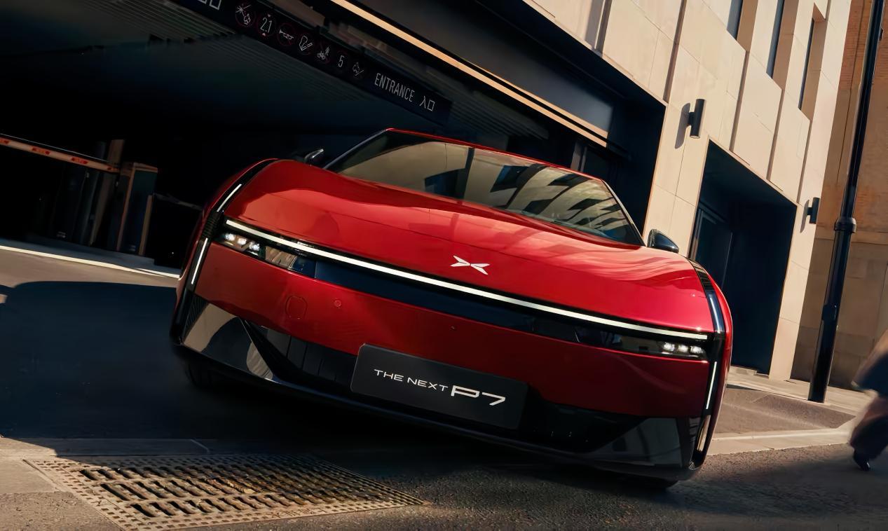 引力红内饰回归,小鹏P7星曜红官图发布,3月18日亮相