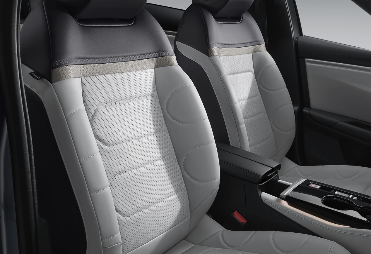 东风雪铁龙新款凡尔赛C5 X自在上市