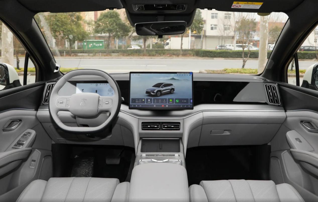 比亚迪宋Ultra EV,双球头麦弗逊+五连杆