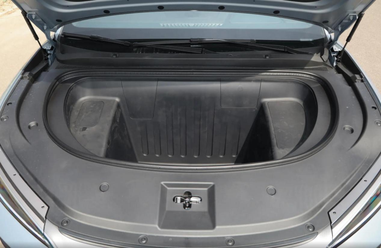 比亚迪宋Ultra EV,双球头麦弗逊+五连杆