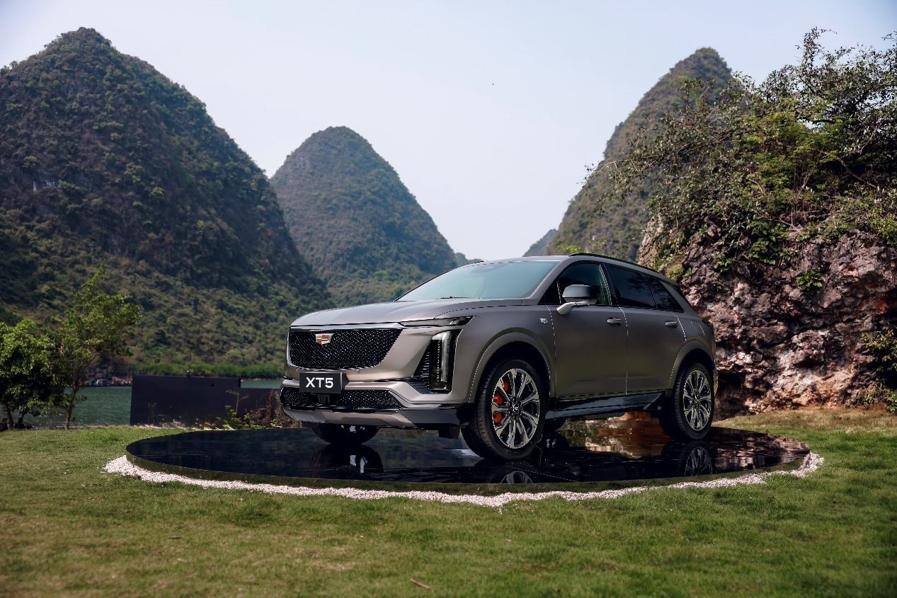 全路况SUV凯迪拉克XT5春日焕新上市