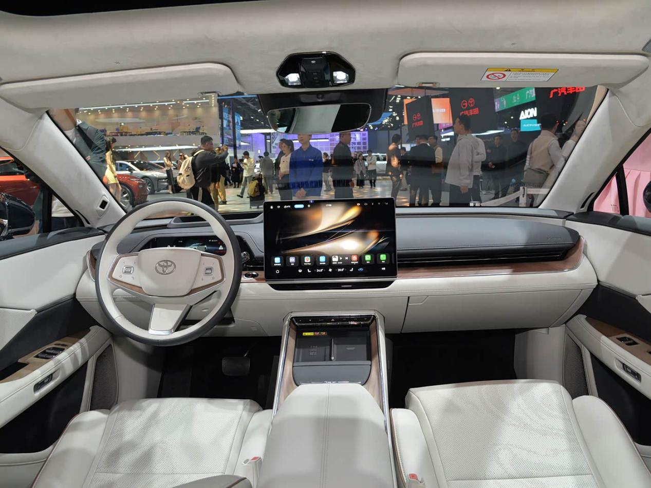 解读广汽丰田铂智7，可选配双腔空气悬架，轴距3020mm