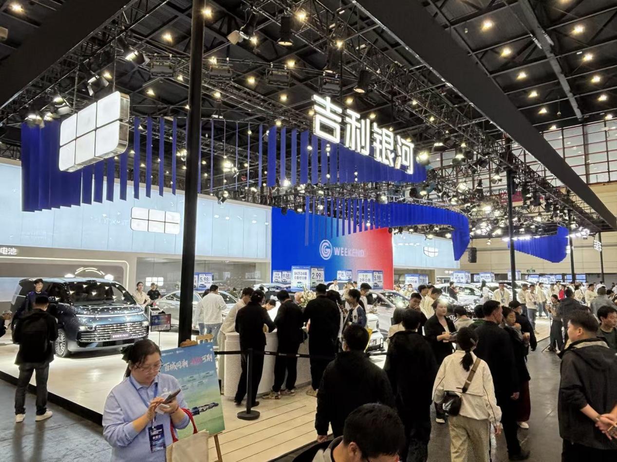 吉利银河V900亮相大河车展