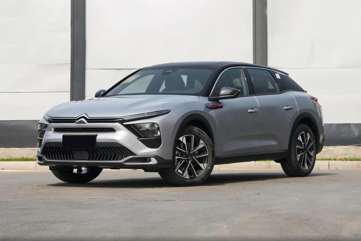 2026款雪铁龙凡尔赛对比2025款，高速不怕爆胎