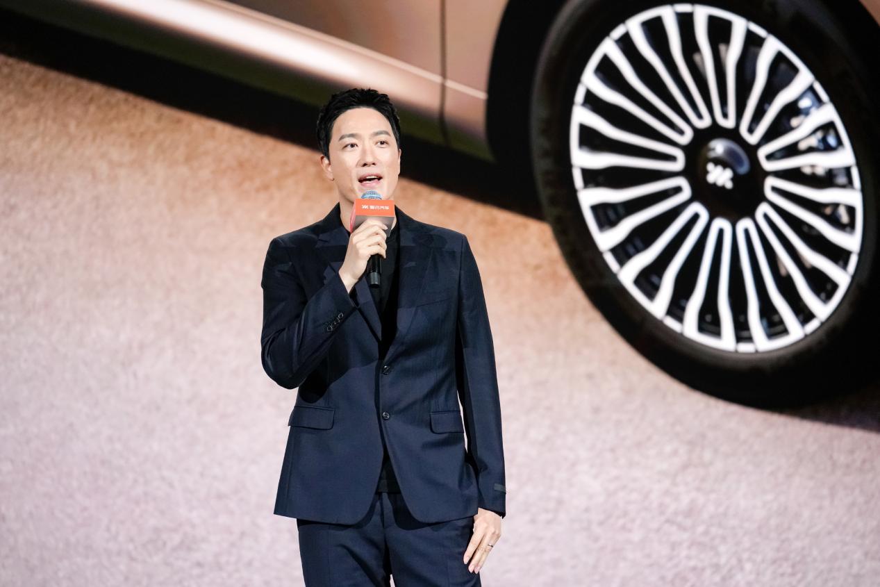 刘翔代言+24.98万起，智己LS8上市30万内满配旗舰