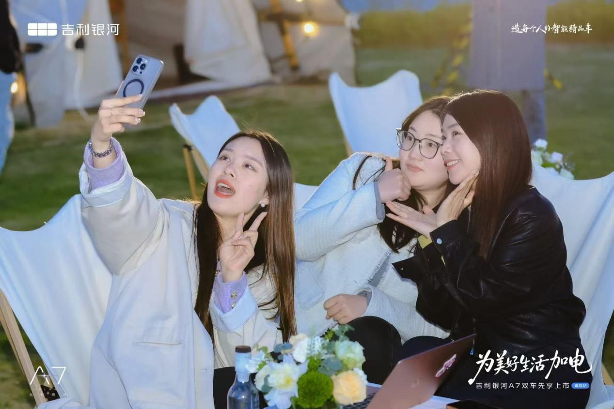 吉利银河A7双车青岛上市 8.98万起售 定义家轿新高度