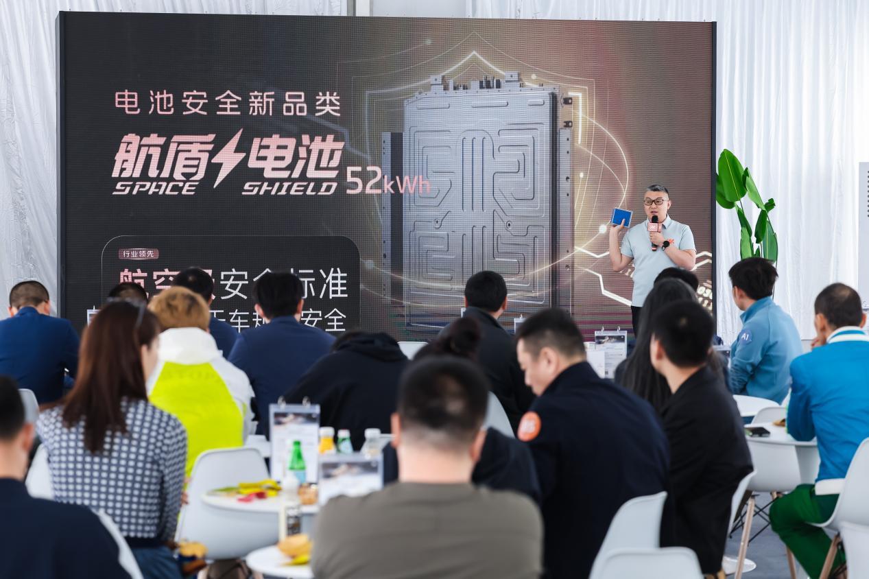 太原试驾智己LS8 25万级旗舰SUV,重塑百万驾控标杆