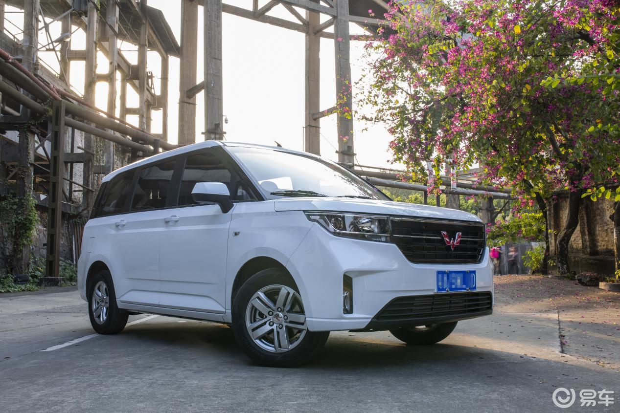 最接近高端车的五菱,外形大气,内饰高级,配四盘刹不足8万_易车