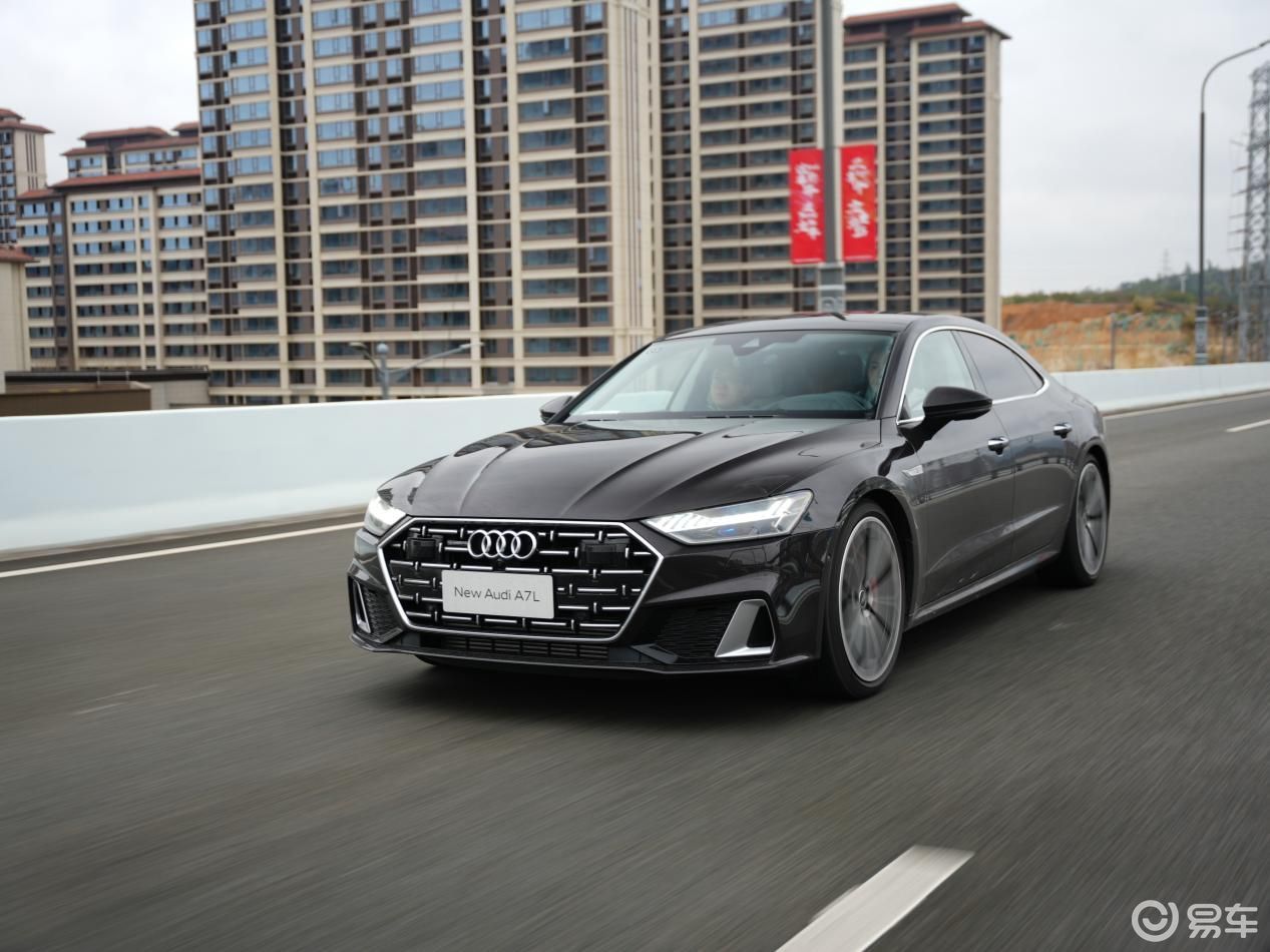 新上汽奥迪a7l的外观设计充满力量感与优雅气质