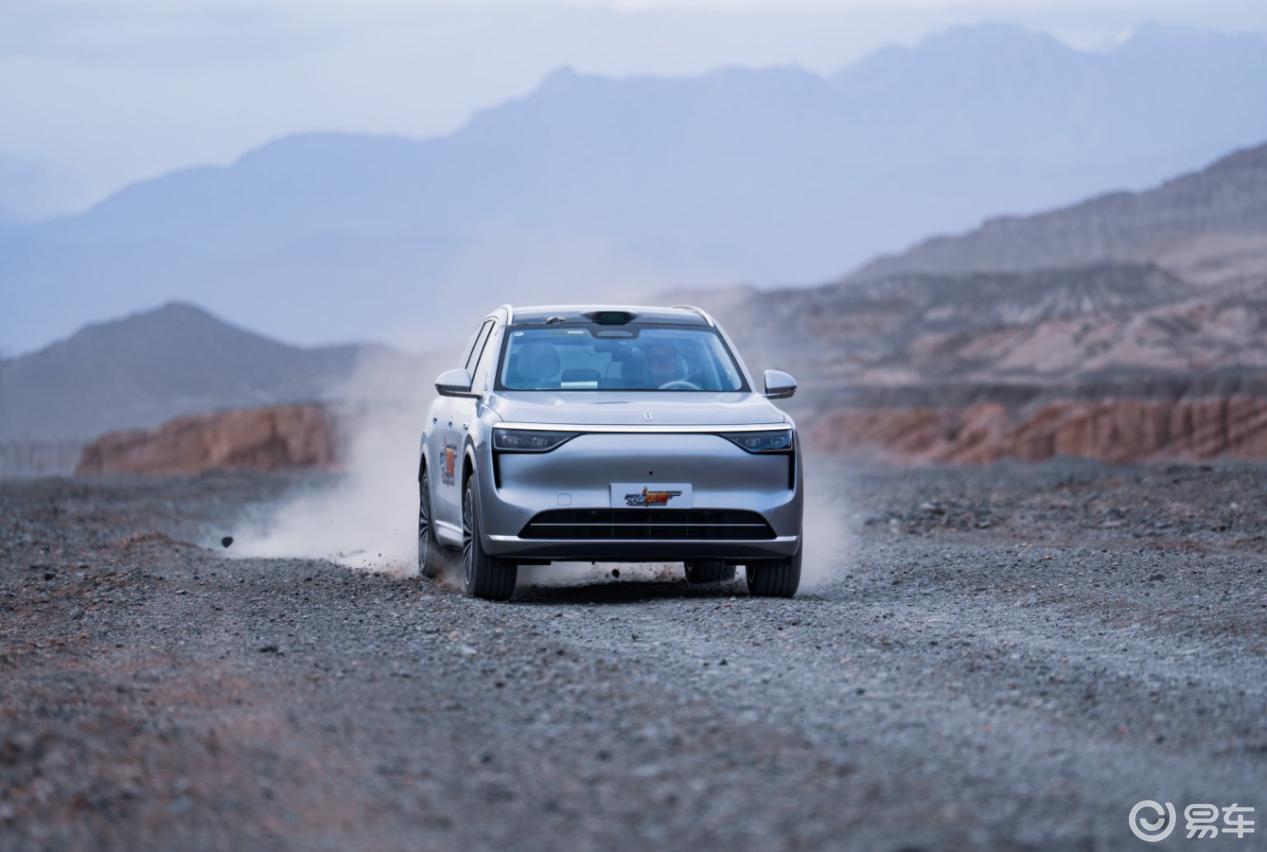 强光下130km/h刹停！问界M8的安全极限到底在哪儿？