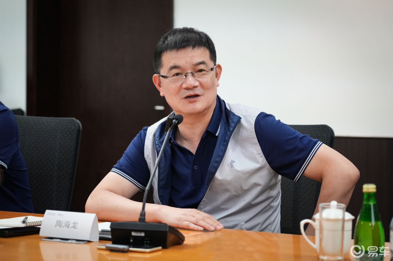 从“定力”到“智变”，上汽大众的赶路与领路