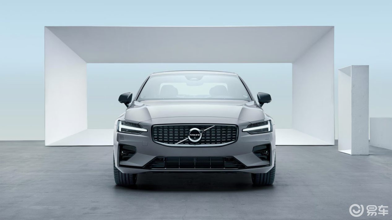 沃尔沃S60对比奥迪A4L，谁略胜一筹？谁更值得入手？